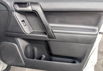 Подержанный автомобиль Toyota Land Cruiser Prado 2020 года (24 фото)