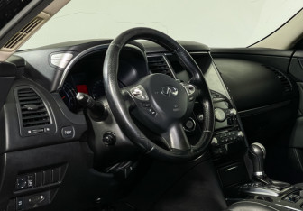 Подержанный автомобиль Infiniti FX 2009 года (13 фото)