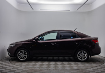 Подержанный автомобиль Kia Cerato Sedan 2010 года (8 фото)