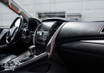 Подержанный автомобиль Mitsubishi Pajero Sport 2018 года (16 фото)