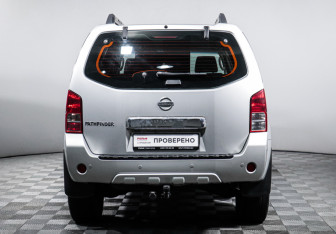 Подержанный автомобиль Nissan Pathfinder 2011 года (6 фото)