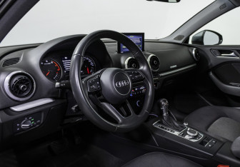 Подержанный автомобиль Audi A3 Sedan 2017 года (11 фото)
