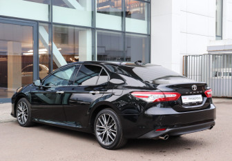 Подержанный автомобиль Toyota Camry Sedan 2022 года (6 фото)