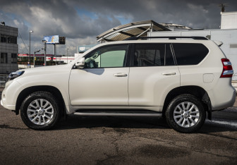 Подержанный автомобиль Toyota Land Cruiser Prado 2016 года (8 фото)