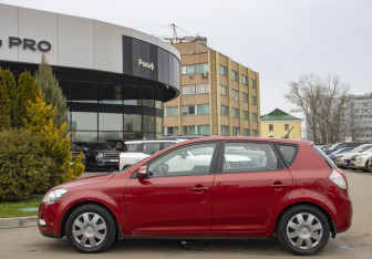 Подержанный автомобиль Kia Ceed Hatchback 2011 года (8 фото)