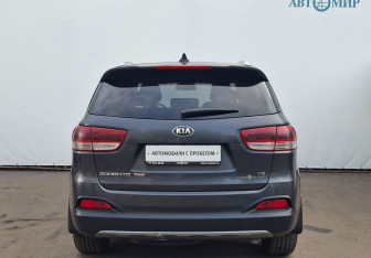Подержанный автомобиль Kia Sorento 2016 года (6 фото)