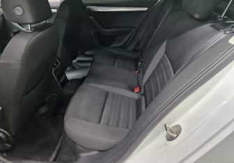 Подержанный автомобиль Skoda Octavia Liftback 2018 года (18 фото)