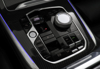 Подержанный автомобиль BMW X7 2022 года (21 фото)