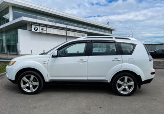 Подержанный автомобиль Mitsubishi Outlander 2008 года (8 фото)