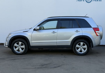 Подержанный автомобиль Suzuki Grand Vitara 2010 года (8 фото)