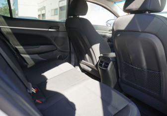Подержанный автомобиль Hyundai Elantra Sedan 2019 года (10 фото)