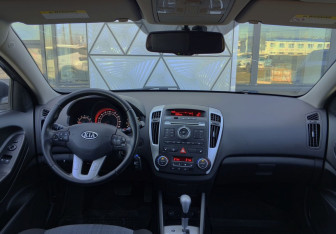 Подержанный автомобиль Kia Ceed Hatchback 2011 года (11 фото)