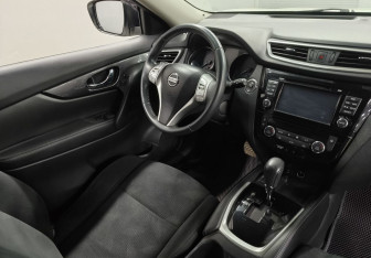 Подержанный автомобиль Nissan X-Trail 2017 года (11 фото)