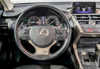 Подержанный автомобиль Lexus NX 2015 года (21 фото)