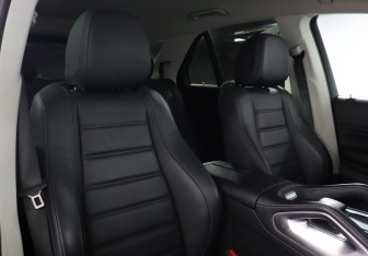 Подержанный автомобиль Mercedes-Benz GLE 2020 года (16 фото)