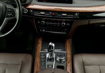 Подержанный автомобиль BMW X5 2017 года (14 фото)