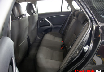 Подержанный автомобиль Toyota Avensis Wagon 2012 года (8 фото)