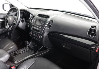 Подержанный автомобиль Kia Sorento 2014 года (10 фото)