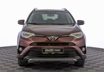 Подержанный автомобиль Toyota RAV4 2016 года (2 фото)