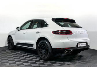 Подержанный автомобиль Porsche Macan 2016 года (7 фото)