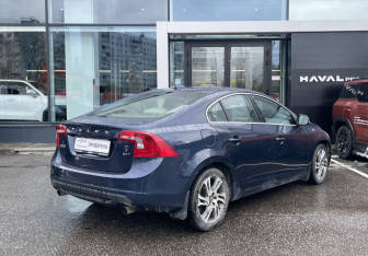 Подержанный автомобиль Volvo S60 2010 года (5 фото)