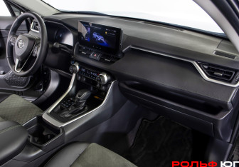 Подержанный автомобиль Toyota RAV4 2025 года (7 фото)