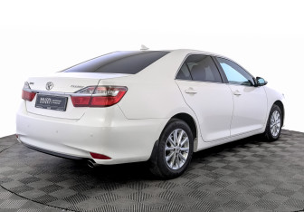Подержанный автомобиль Toyota Camry Sedan 2017 года (5 фото)