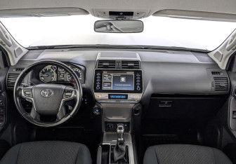 Подержанный автомобиль Toyota Land Cruiser Prado 2021 года (14 фото)