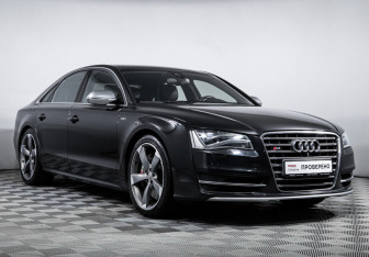 Подержанный автомобиль Audi S8 2013 года (3 фото)