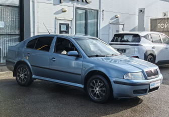 Подержанный автомобиль Skoda Octavia Liftback 2008 года (3 фото)