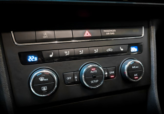 Подержанный автомобиль SEAT Leon Hatchback 2013 года (24 фото)