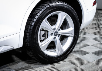 Подержанный автомобиль Audi Q5 2019 года (15 фото)