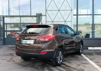 Подержанный автомобиль Hyundai ix35 2014 года (5 фото)