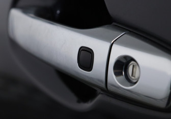 Подержанный автомобиль Lexus LX 2015 года (21 фото)