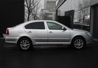 Подержанный автомобиль Skoda Octavia Liftback 2011 года (4 фото)