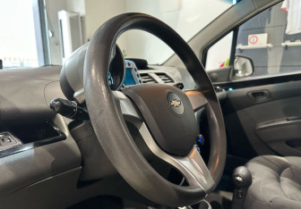 Подержанный автомобиль Chevrolet Spark 2011 года (12 фото)