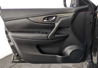 Подержанный автомобиль Nissan X-Trail 2017 года (19 фото)