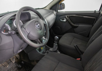 Подержанный автомобиль Dacia Duster 2010 года (10 фото)