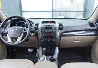 Подержанный автомобиль Kia Sorento 2010 года (12 фото)