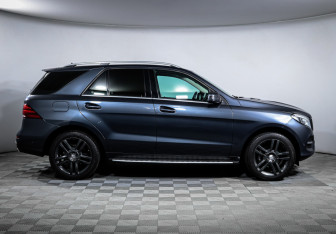Подержанный автомобиль Mercedes-Benz GLE 2015 года (4 фото)