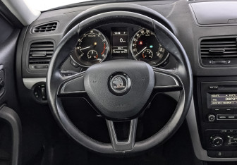 Подержанный автомобиль Skoda Yeti 2015 года (22 фото)