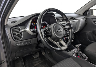 Подержанный автомобиль Kia Rio Hatchback 2021 года (14 фото)