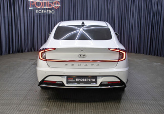 Подержанный автомобиль Hyundai Sonata 2020 года (6 фото)