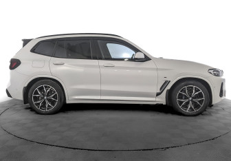 Подержанный автомобиль BMW X3 2021 года (4 фото)