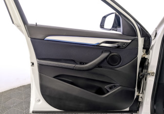 Подержанный автомобиль BMW X2 2019 года (19 фото)