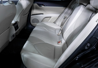 Подержанный автомобиль Toyota Camry Sedan 2021 года (10 фото)