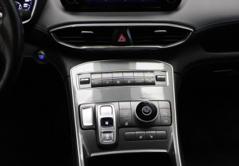 Подержанный автомобиль Hyundai Santa Fe 2021 года (9 фото)