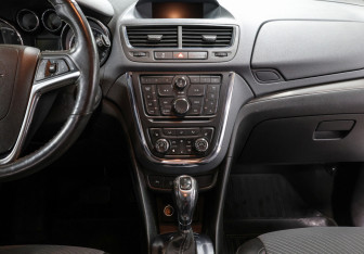 Подержанный автомобиль Opel Mokka 2013 года (15 фото)
