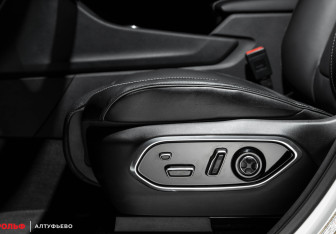 Подержанный автомобиль Jeep Grand Cherokee 2023 года (13 фото)