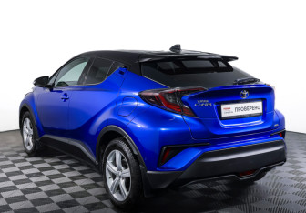 Подержанный автомобиль Toyota C-HR 2018 года (7 фото)